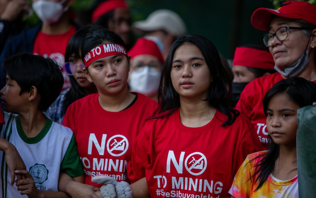 Protest action at DENR demands cancellation of mining contracts