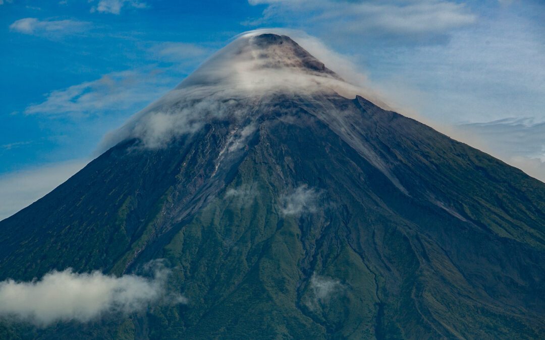 Albay diocese welcomes aid for Mayon evacuees